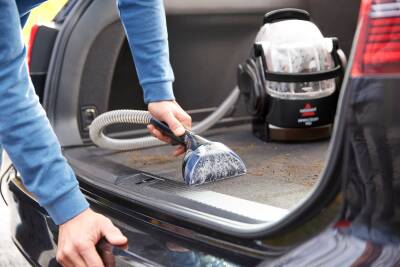 ¿Cómo limpiar los asientos de un coche y sus manchas?